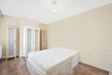 3 bed flat, High Street, Twickenham, London, TW27LA - Image 8