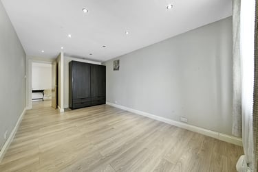 2 bed flat, Millennium Drive, Isle of Dogs, London, E143GH - Image 8