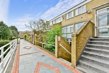 4 bed flat, Whitebeam Close, Stockwell, London, SW90EG - Image 3