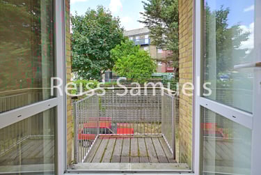 2 bed flat, Westferry Road, Isle of Dogs, London, E143RS - Image 9