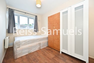 3 bed flat, Ambassador Square, Isle of Dogs, London, E149UX - Image 8