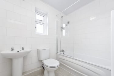 4 bed flat, High Street, Twickenham, London, TW27LA - Image 10