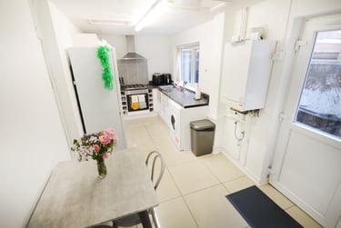 3 bed house, Langton Street, Charlestown, Salford, M65PU - Image 2