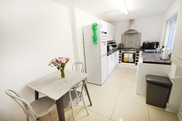 3 bed house, Langton Street, Charlestown, Salford, M65PU - Image 3