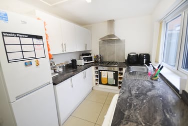 3 bed house, Langton Street, Charlestown, Salford, M65PU - Image 4