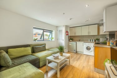 7 bed flat, Regent Terrace, Devonshire Green, Sheffield, S37QA - Image 1