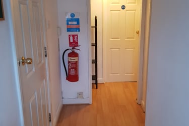 2 bed flat, Collegiate Crescent, Broomhall, Sheffield, S102BA - Image 2