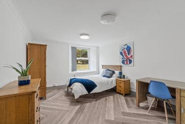 3 bed flat, North Road East, City Centre, Plymouth, PL46AL - Image 3