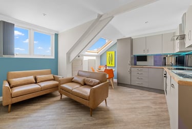 3 bed flat, North Road East, City Centre, Plymouth, PL46AL - Image 1