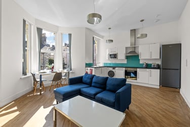 3 bed flat, Evelyn Place, Mutley, Plymouth, PL46HL - Image 1