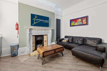 3 bed flat, North Road East, City Centre, Plymouth, PL46AL - Image 2