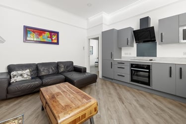 3 bed flat, North Road East, City Centre, Plymouth, PL46AL - Image 3