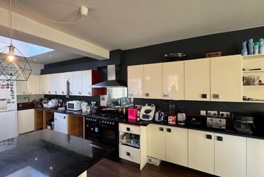 9 bed house, Great Western Street, Rusholme, Manchester, M144DS - Image 2