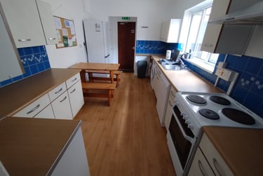 5 bed house, Hudson road, Southsea, Portsmouth, PO51HD - Image 1