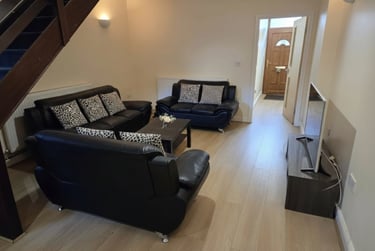 6 bed house, Seaford Street, Shelton, Stoke, ST42EU - Image 1