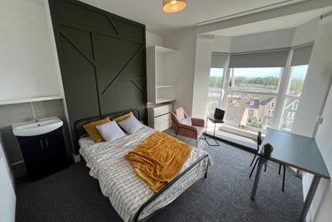 8 bed house, Bay View Crescent, Brynmill, Swansea, SA14LS - Image 1