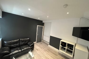 4 bed flat, 17 Woodlands Terrace, City centre, Swansea, SA16BR - Image 11