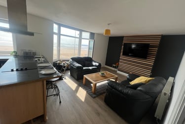 3 bed flat, Oystermouth Rd, City centre, Swansea, SA13UL - Image 1