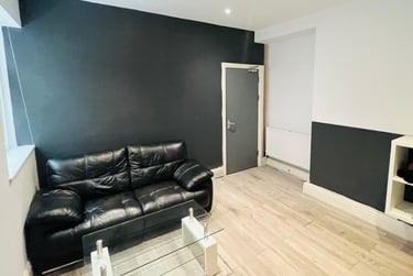 4 bed flat, 17 Woodlands Terrace, City centre, Swansea, SA16BR - Image 1