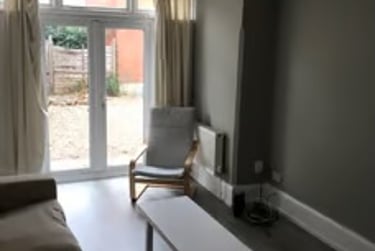 6 bed house, Winton, Bournemouth, BH92PA - Image 1