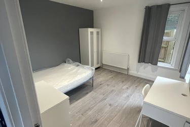 6 bed house, Boundary road, Near university, Bournemouth, BH104HJ - Image 1