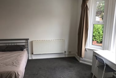 6 bed house, Winton, Bournemouth, BH92PA - Image 8