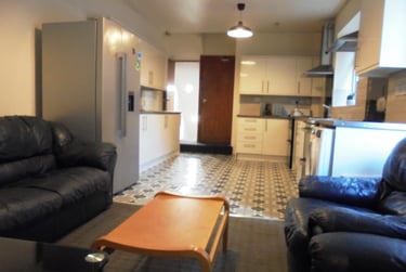 9 bed house, Mauldeth Road Fallowfield, Fallowfield, Manchester, M204NF - Image 4