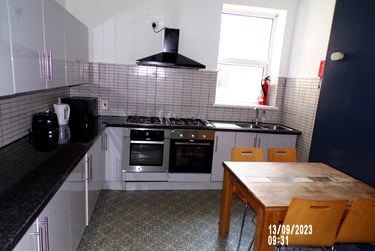 8 bed house, Booth Avenue, Fallowfield, Manchester, M146RB - Image 6