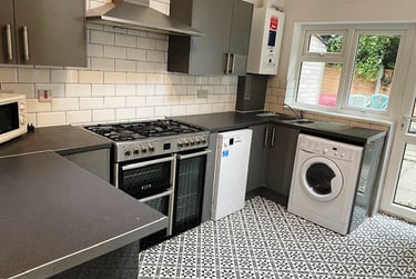 8 bed house, Derby Road, Fallowfield, Manchester, M146US - Image 1