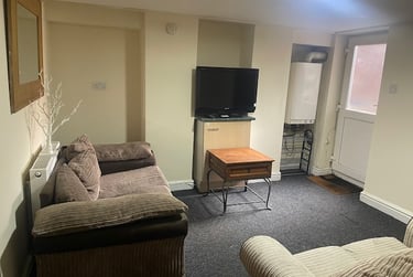 2 bed flat, Mauldeth Road, Fallowfield, Manchester, M146SP - Image 2