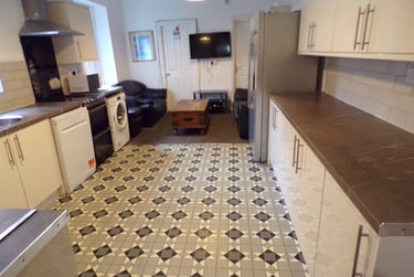 9 bed house, Mauldeth Road Fallowfield, Fallowfield, Manchester, M204NF - Image 1