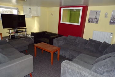 9 bed house, Mauldeth Road, Fallowfield, Manchester, M204NF - Image 1