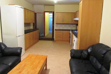 9 bed house, Mauldeth Road, Fallowfield, Manchester, M204NF - Image 8