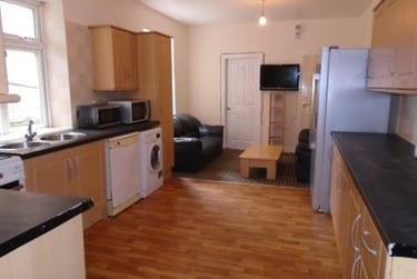 9 bed house, Mauldeth Road, Fallowfield, Manchester, M204NF - Image 3