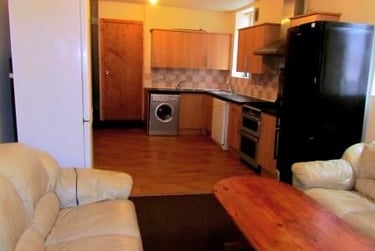 9 bed house, Mauldeth Road, Fallowfield, Manchester, M204NF - Image 1