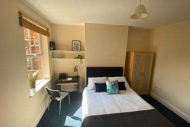 9 bed house, Monson Avenue, City Centre, Cheltenham, GL504EN - Image 1