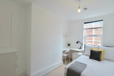 6 bed house, Cromwell Street, City Centre, Gloucester, GL11RE - Image 1