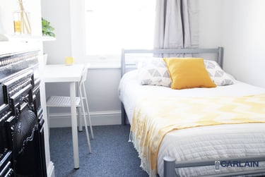 6 bed house, Marle Hill Parade, Francis Close Hall, Cheltenham, GL504LG - Image 1