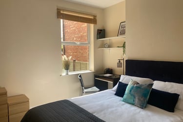 8 bed house, Monson Avenue, City Centre, Cheltenham, GL504EN - Image 1