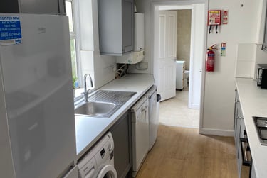 6 bed house, Marle Hill Parade, Francis Close Hall, Cheltenham, GL504LG - Image 1