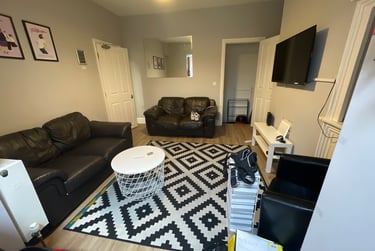 5 bed house, Courtenay Street, Francis Close Hall, Cheltenham, GL504LR - Image 1
