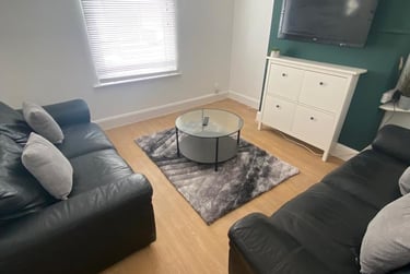 6 bed house, Marle Hill Parade, Francis Close Hall, Cheltenham, GL504LG - Image 2