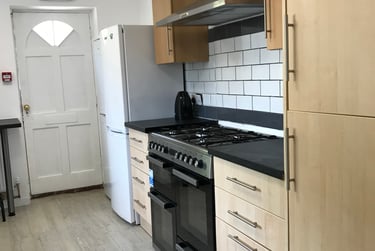 7 bed house, Alvin Street, Kingsholme, Gloucester, GL13EN - Image 3