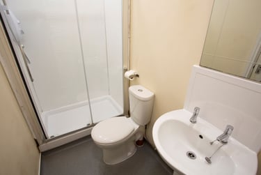 7 bed house, Gloucester Road, St Pauls, Cheltenham, GL518NE - Image 3