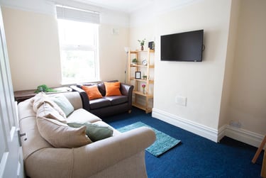 5 bed house, Marle Hill Parade, Francis Close Hall, Cheltenham, GL504LH - Image 4