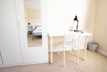 5 bed house, Old Spot Walk, Kingsholm, Gloucester, GL12BL - Image 4