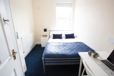 5 bed house, Marle Hill Parade, Francis Close Hall, Cheltenham, GL504LH - Image 5