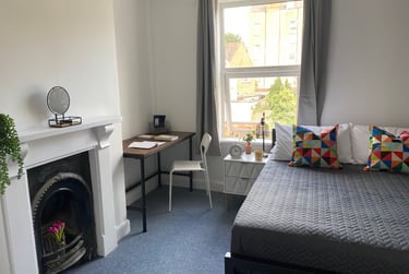 6 bed house, Marle Hill Parade, Francis Close Hall, Cheltenham, GL504LG - Image 5