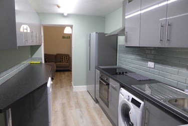 5 bed house, Oxford Street, Central, Swansea, SA13JA - Image 3