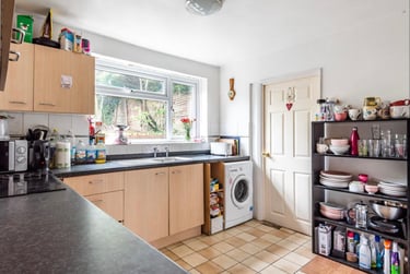 5 bed house, Cabell Road, Near university, Guildford, GU28JF - Image 3